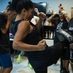 projeto-social-no-rio-oferece-aulas-de-defesa-pessoal-para-mulheres