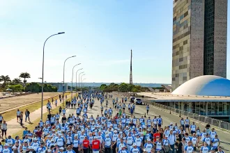 “brasil-sera-soberano-pela-educacao”,-diz-lula-na-corrida-mec-95-anos