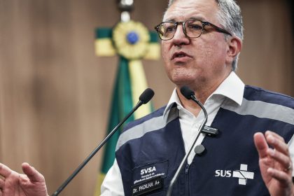 intoxicacao-por-metanol:-casos-suspeitos-devem-aumentar,-diz-ministro