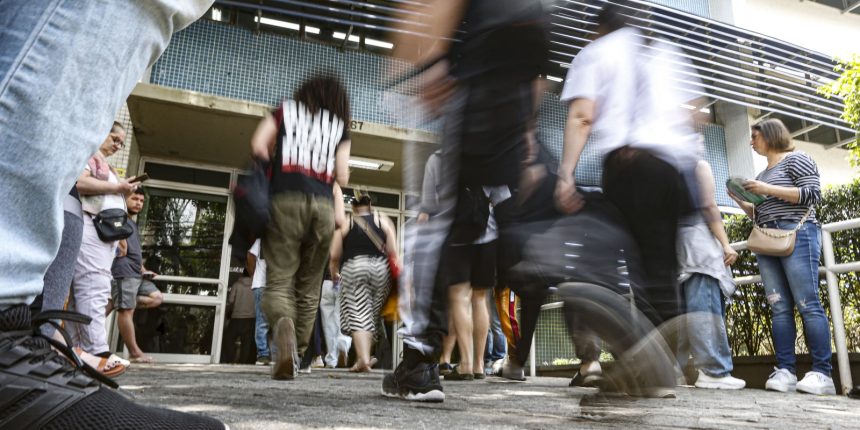 cnu-2025:-mais-de-760-mil-candidatos-fazem-as-provas-objetivas-hoje