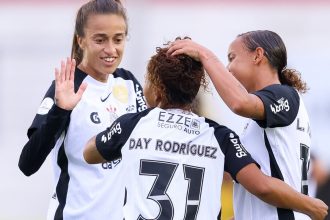 libertadores-feminina:-corinthians-marca-11-vezes-e-bate-always-ready