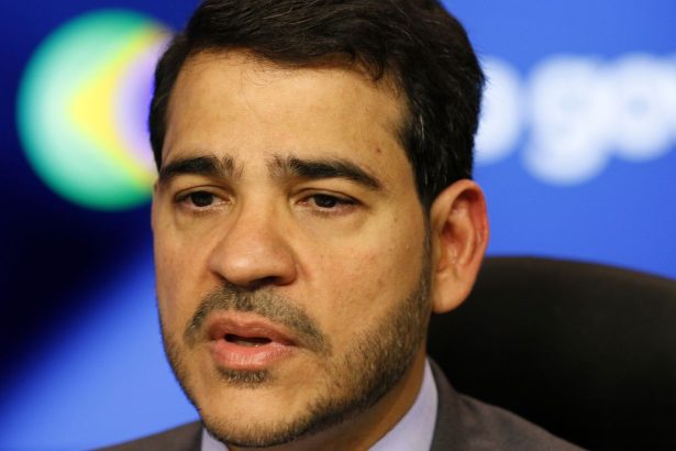 contratacao-como-pj-corroi-pacto-social-no-brasil,-diz-messias