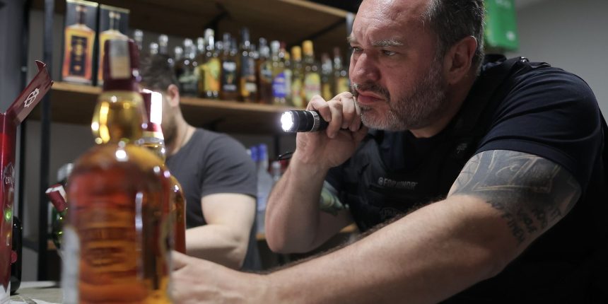 fiscalizacao-apreende-mais-de-7-mil-garrafas-de-bebidas-em-sao-paulo