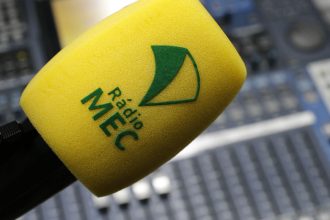 radio-mec-estreia-temporada-de-cronicas-de-ruy-castro-e-heloisa-seixas
