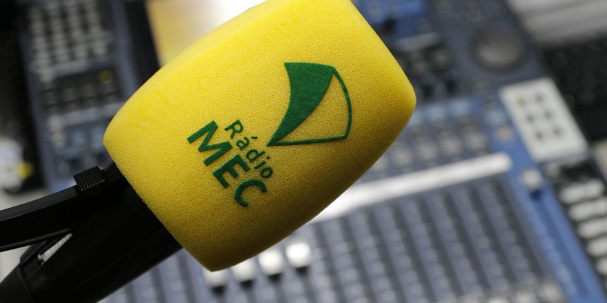 radio-mec-estreia-temporada-de-cronicas-de-ruy-castro-e-heloisa-seixas