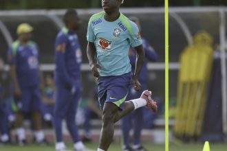 ancelotti-esboca-formacao-da-selecao-para-enfrentar-coreia-do-sul