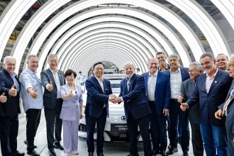 nova-fabrica-de-carros-eletricos-mostra-confianca-no-brasil,-diz-lula