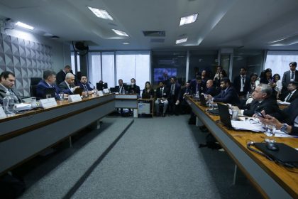 dino-autoriza-silencio-de-presidente-de-sindicato-na-cpmi-do-inss