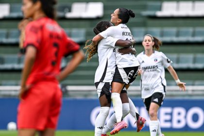 com-tecnica-brasileira,-colo-colo-vai-a-semi-da-libertadores-feminina