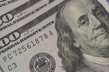 dolar-cai-para-r$-5,46-com-alivio-nas-tensoes-entre-eua-e-china