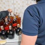 vigilancia-sanitaria-do-rio-fecha-bar-por-venda-de-bebida-sem-registro