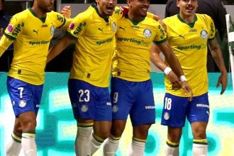 brasileiro:-palmeiras-goleia-bragantino-e-permanece-com-folga-na-ponta