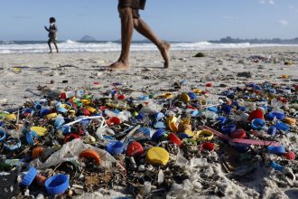 micro-e-nanoplasticos-contaminam-agua,-ar-e-alimentos,-mostra-estudo