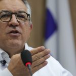 “nao-vamos-negar-aos-nossos-filhos-o-direito-a-vacina”,-diz-padilha