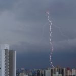 ventos-fortes-em-sp-derrubam-cobertura-de-arena-e-deixam-8-feridos