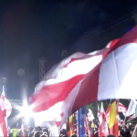 na-georgia,-manifestantes-se-reunem-em-apoio-ao-ex-presidente-preso