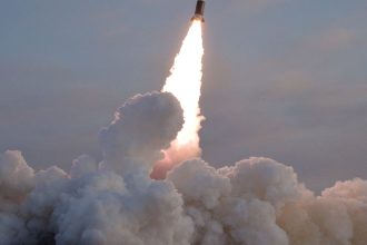 coreia-do-norte-dispara-missil-balistico-em-direcao-ao-leste