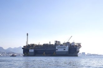 leilao-de-pre-sal-vende-5-dos-7-blocos-ofertados;-agio-chega-a-251,63%