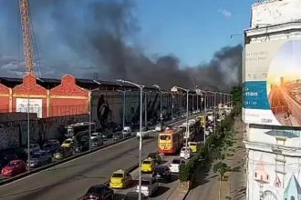 incendio-atinge-barracao-de-escola-de-samba-na-zona-portuaria-do-rio
