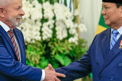 brasil-e-indonesia-firmam-acordos;-lula-confirma-candidatura-em-2026