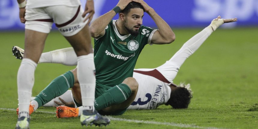 palmeiras-sente-altitude-de-quito,-joga-mal-e-perde-de-3-a-0-para-ldu