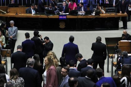 camara-aprova-urgencia-para-votar-projeto-que-cria-bancada-crista