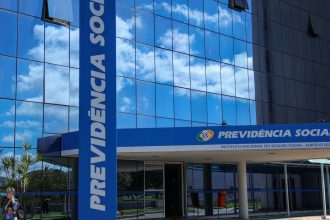 dino-vota-para-anular-regra-que-reduziu-aposentadoria-por-invalidez