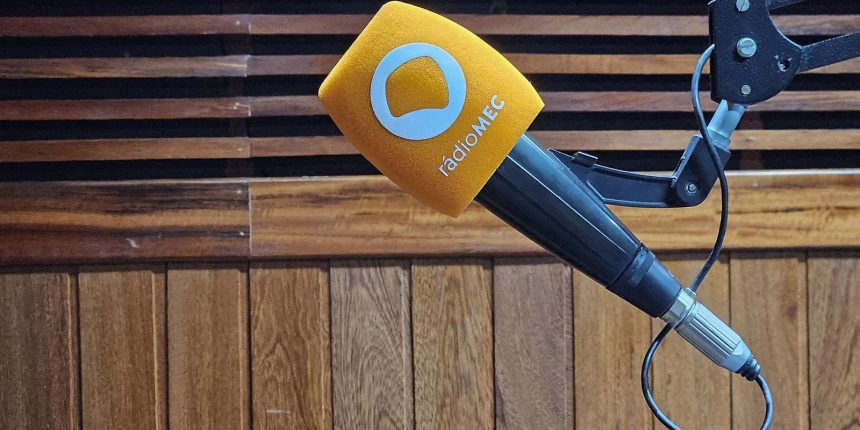 conversa-com-o-autor-da-radio-mec-recebe-poetas-neste-domingo