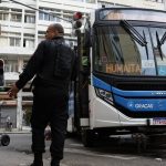 rio:-mais-de-50-onibus-viraram-barricada;-transporte-esta-afetado