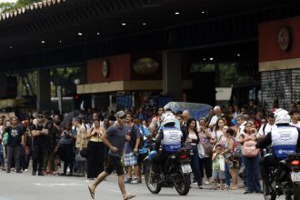 rio:-avenidas-sao-liberadas-e-metro-reforca-horario-de-trens