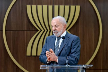 lula-quer-discutir-com-trump-punicao-dada-a-ministros-do-stf