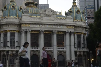 theatro-municipal-do-rio-exibe-frida-ate-o-dia-31