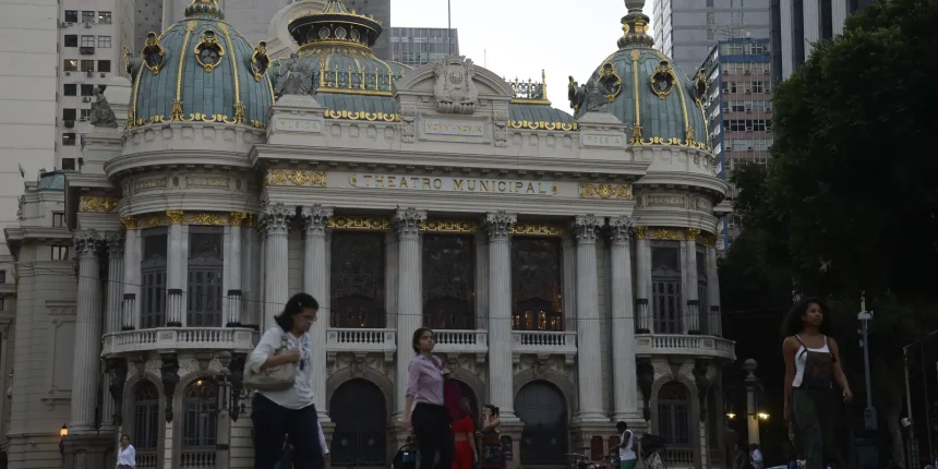 theatro-municipal-do-rio-exibe-frida-ate-o-dia-31