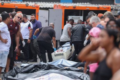 moradores-retiram-cerca-de-60-corpos-em-area-de-mata-apos-operacao