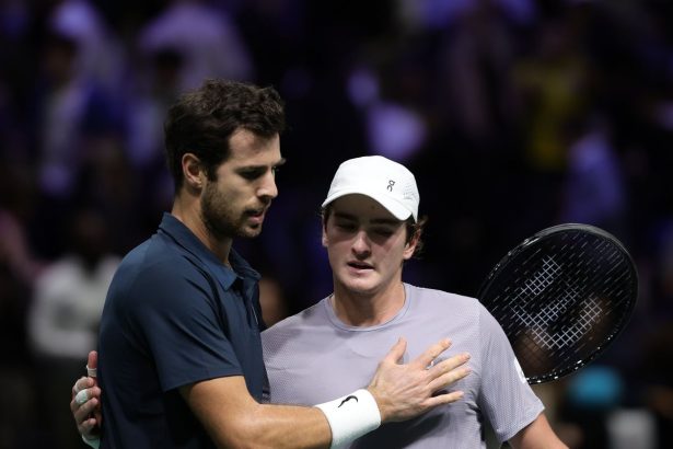 joao-fonseca-batalha-em-quadra,-mas-da-adeus-ao-masters-1000-de-paris