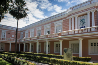 a-polemica-da-ia-na-academia:-esta-certo-simplesmente-proibir?