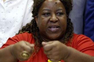 ministra-quer-pericia-independente-apos-reuniao-com-familias-no-rio