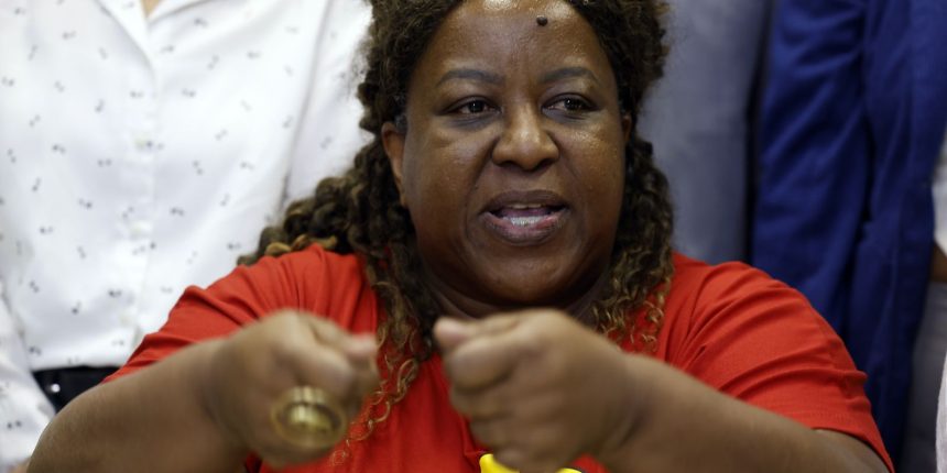 ministra-quer-pericia-independente-apos-reuniao-com-familias-no-rio