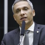 moraes-suspende-acao-penal-contra-deputado-gustavo-gayer