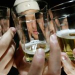 por-que-tantos-adolescentes-ainda-bebem,-mesmo-com-a-venda-proibida-no-brasil?