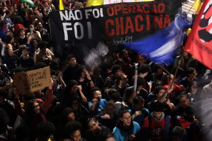 em-atos,-movimento-negro-pede-investigacao-independente-de-acao-no-rio