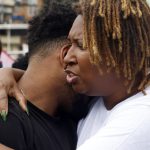 sob-faccoes-e-operacoes,-populacao-de-favelas-vive-traumas-e-adoece