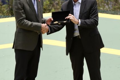 principe-william-visita-pao-de-acucar-e-recebe-chave-da-cidade-do-rio