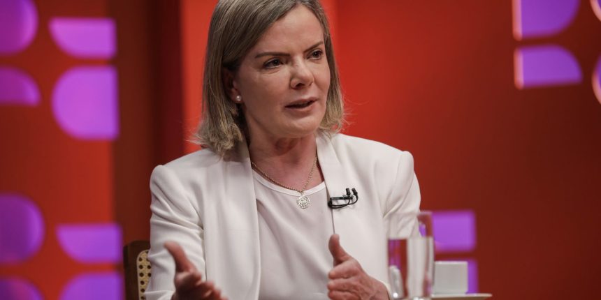 gleisi-diz-que-politicos-de-direita-querem-eua-intervindo-no-brasil