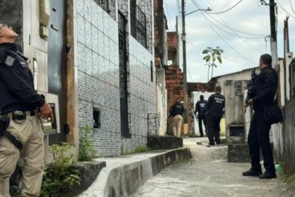 acao-contra-o-comando-vermelho-na-bahia-prende-35;-1-pessoa-foi-morta