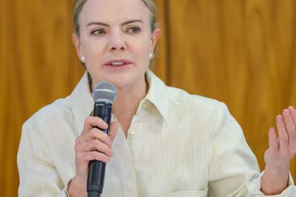 gleisi-divulga-apoio-a-presidenta-do-mexico,-alvo-de-assedio