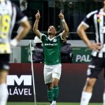 vitor-roque-decide-e-palmeiras-vence-classico-com-santos-no-brasileiro