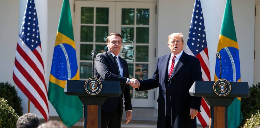 a-historia-da-personalizacao-na-politica-do-escracho:-de-trump-a-bolsonaro
