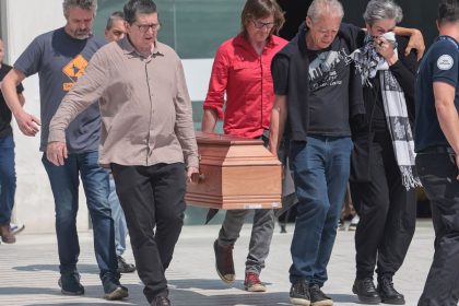 familiares,-amigos-e-politicos-se-despedem-de-paulo-frateschi-na-alesp