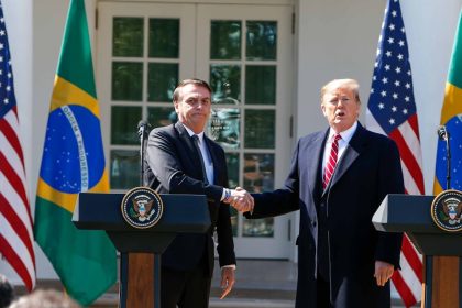 a-historia-da-personalizacao-na-politica-do-escracho:-de-trump-a-bolsonaro